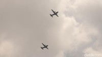 Sekitar Pukul 10.45 WIB, satu persatu pesawat tiba di Lapangan Udara, Husein Sastranegara, Kota Bandung.