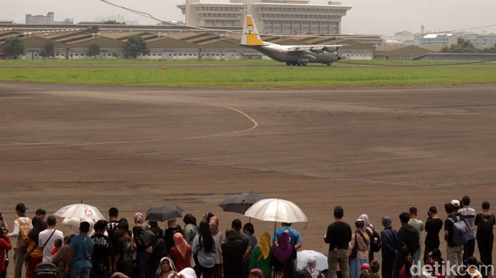 HUT TNI di Bandara Husein Sastranegara. HUT TNI di Bandara Husein Sastranegara.