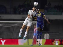 Kalah dari Verona 1-2, Jay Idzes Dkk Tertahan di Zona Degradasi