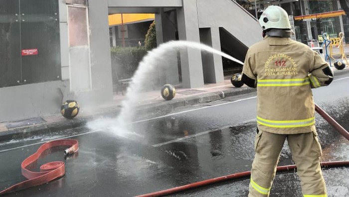 JPO Jalan Pemuda Surabaya terbakar