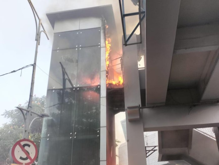 JPO Jalan Pemuda Surabaya terbakar