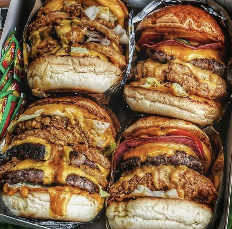 Juicy Bikin Nagih! Ini 5 Burger Enak Buat Kulineran di Bandung