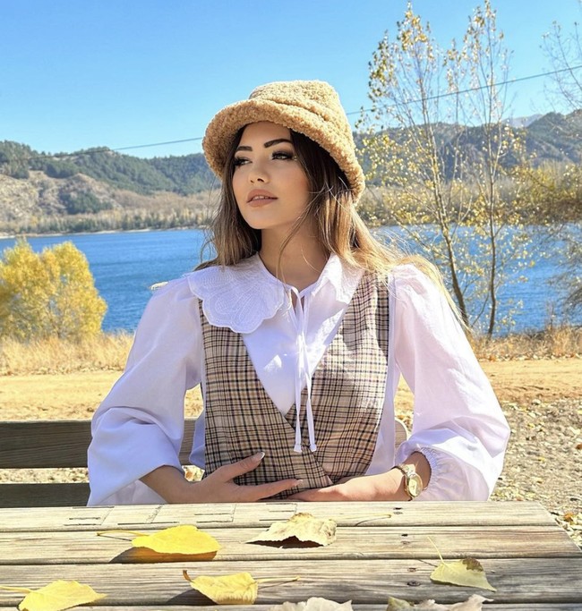 Aykut tewas di usia 26 tahun. Sangat disayangkan usianya yang begitu muda dengan konten  positifnya di media sosialnya, namun ternyata itu semua demi konten. Dirinya sendiri memiliki masalah emosional yang tidak terpecahkan hingga memilih cara tragis untuk mengakhiri hidup. Informasi dalam artikel ini tidak ditujukan untuk menginspirasi kepada siapapun untuk melakukan tindakan serupa. Bagi Anda pembaca yang merasakan gejala depresi dengan kecenderungan berupa pemikiran untuk bunuh diri, segera konsultasikan persoalan Anda ke pihak-pihak yang dapat membantu seperti psikolog, psikiater, ataupun klinik kesehatan mental. Foto: dok. Instagram @kubrasalofficial