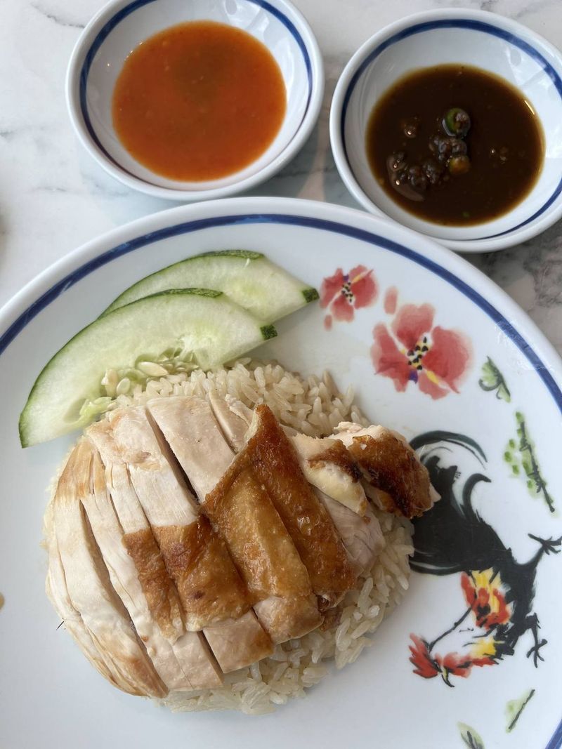 Kedai makanan lokal di Bangkok yang patut dicoba