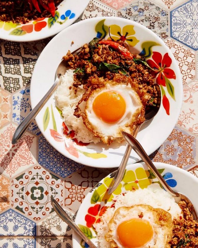 Kedai makanan lokal di Bangkok yang patut dicoba