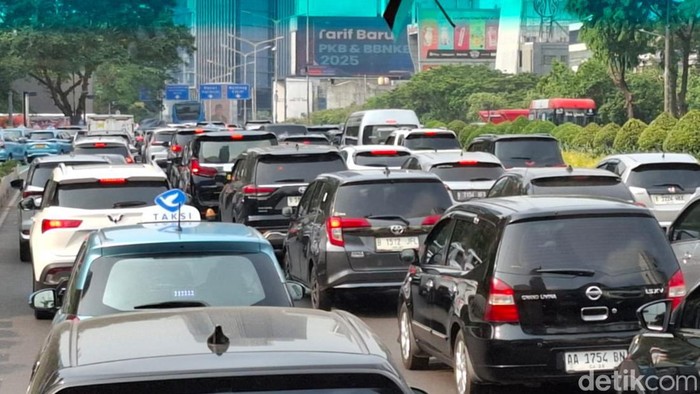 Macet di Jalan Jenderal Sudirman
