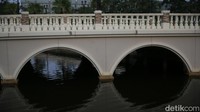 La Riviera PIK 2 merupakan area wisata yang didesain layaknya Amsterdam. Tempat wisata di PIK ini berlokasi di Salembaran, Kabupaten Tangerang, Banten. 