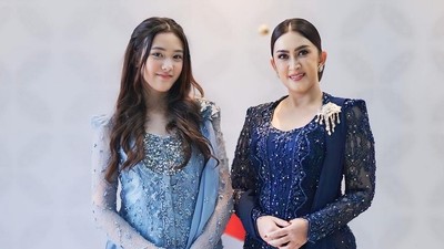 8 Potret Nafa Urbach Cantik Berkebaya di Pelantikan DPR, Putrinya Curi Atensi