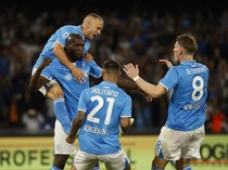 Napoli Kokoh di Puncak Setelah Kalahkan Como 3-1
