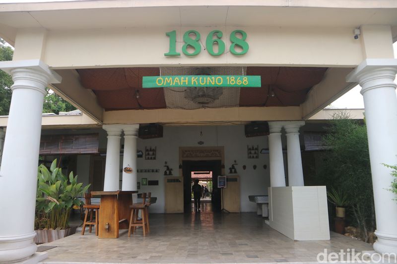 Lokasi kuliner Omah Kuno 1868 di Pati menyajikan suasana tempo dulu dengan kuliner murah meriah, Sabtu (5/10/2024).