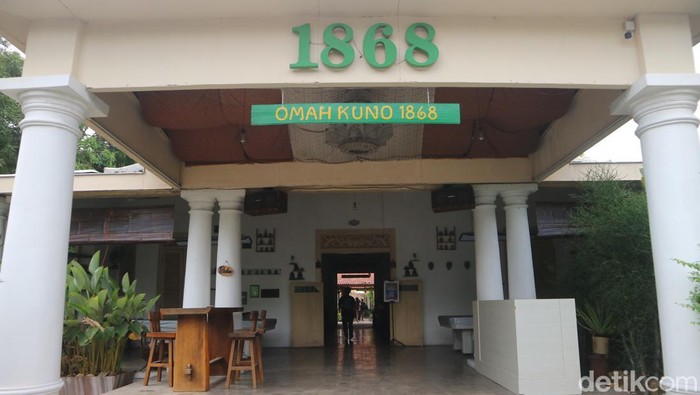 Lokasi kuliner Omah Kuno 1868 di Pati menyajikan suasana tempo dulu dengan kuliner murah meriah, Sabtu (5/10/2024).