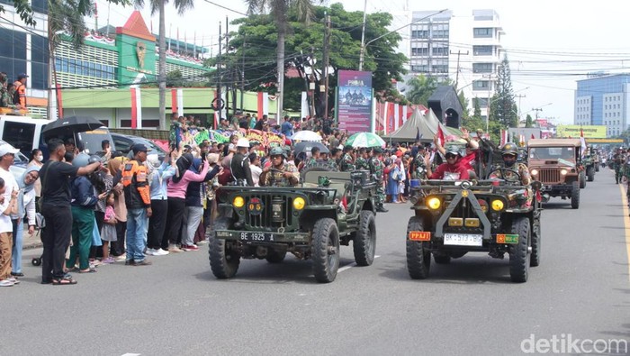 Parade defile Kodam II Sriwijaya dalam rangka HUT ke-79 TNI.