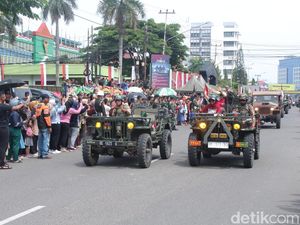 Antusiasme Warga Palembang Tonton Parade Alutsista di HUT Ke-79 TNI
