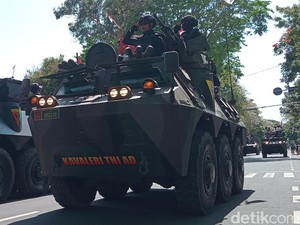 Parade Kendaraan Tempur hingga Simulasi Operasi Militer di HUT TNI ke-79