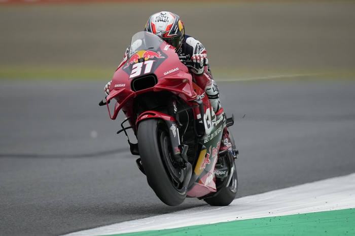 Spanish rider Pedro Acosta of Red Bull GASGAS Tech3 steers his motorcycle during the MotoGP sprint race at the Twin Ring Motegi circuit in Motegi, north of Tokyo, Japan, Saturday, Oct. 5, 2024, ahead of Sundays MotoGP Japanese Motorcycle Grand Prix. (AP Photo/Hiro Komae)