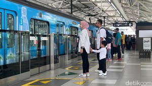 Liburan di Jakarta Naik Transportasi Umum 