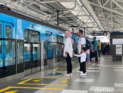 Liburan di Jakarta Naik Transportasi Umum 