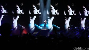 Meta Human Nike Ardilla saat tampil dalam Synchronize Fest di JIEXPO, Kemayoran, Jakarta, Jumat (4/10/2024).