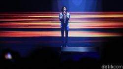Penampilan AI Nike Ardilla-Bernadya di Hari Pertama Synchronize Fest 2024 Penampilan AI Nike Ardilla-Bernadya di Hari Pertama Synchronize Fest 2024