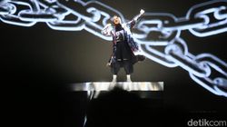 Penampilan AI Nike Ardilla-Bernadya di Hari Pertama Synchronize Fest 2024