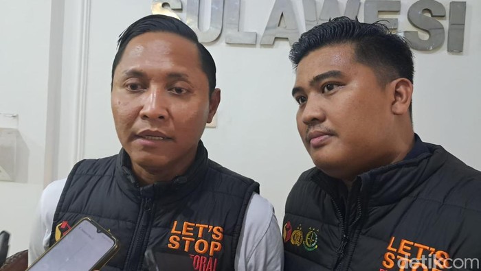 Penyidik Sentra Gakkumdu Bawaslu Sulsel Rakhmat Hidayat (kiri).