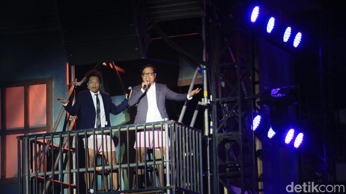 Pertunjukan Rock Opera Ken Arok: Harry Roesli menampilkan sejumlah penyanyi dan komedian di Hari kedua Synchronize Fest 2024. Ini penampilan mereka.