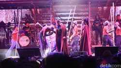 Pertunjukan Rock Opera Ken Arok Hibur Penonton di Synchronize Fest 2024 Pertunjukan Rock Opera Ken Arok Hibur Penonton di Synchronize Fest 2024