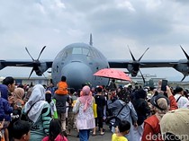 Serunya Warga Bandung Bercengkrama dengan Pesawat TNI di Bandara Husein