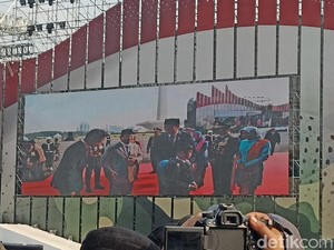 Jokowi Tiba di Monas Bareng Jan Ethes, Bakal Jadi Inspektur HUT Ke-79 TNI