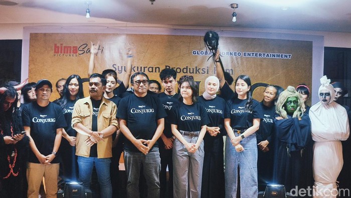 Press Confrence Film Conjurig.