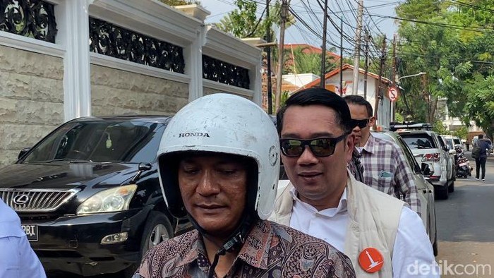 Ridwan Kamil naik ojek ke peresmian kantor Gerindra Jakarta