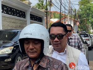 Kena Macet, RK Naik Ojek ke Peresmian Kantor Gerindra Jakarta di Menteng