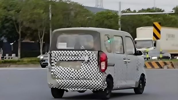 Spyshot Wuling Hongguang Mini EV terbaru