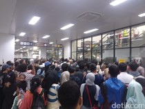 Potret Stasiun Manggarai Padat saat Banyak Orang Mau ke HUT TNI di Monas
