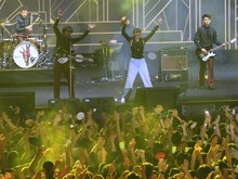 Isyana Sarasvati Main Serong Bareng The Changcuters