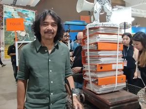 Wilujeng Sumping Neo Orba: Sentilan Tisna Sanjaya pada Era Kebablasan