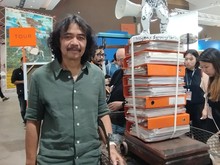 Wilujeng Sumping Neo Orba: Sentilan Tisna Sanjaya pada Era Kebablasan