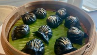 Sesi kedua, menghadirkan Gunpowder Supreme Tea yang juga berasal dari teh hijau, tetapi cita rasanya lebih kompleks dengan infusi rasa rumput dan manis yang bertahan lama. Rasa manis teh ini semakin keluar ketika dinikmati setelah menyantap 4 jenis dimsum udang yang disediakan. Foto: detikfood/dok. Gran Melia