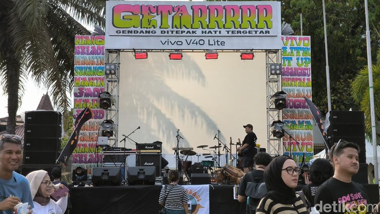 Vivo V40 Lite di Synchronize Fest 2024 Vivo V40 Lite di Synchronize Fest 2024