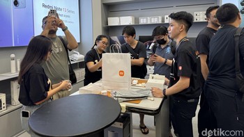 100 pembeli pertama diberikan bonus. Foto: Adi Fida Rahman/detikINET