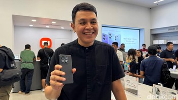 Xiaomi Fans dan masyarakat umum juga bisa mendapatkan penawaran khusus selama masa penjualan perdana pada 5-11 Oktober 2024 dengan mendapatkan Gift Box Xiaomi 14T Series untuk pembelian Xiaomi 14T dan 50W Wireless Charging Stand Pro untuk setiap pembelian Xiaomi 14T Pro. Foto: Adi Fida Rahman/detikINET