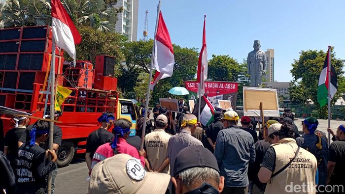 Aksi Bela Palestina di Surabaya Aksi Bela Palestina di Surabaya