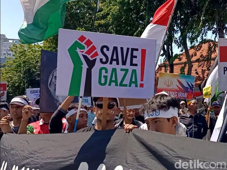 Aksi Bela Palestina di Surabaya