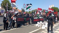 Aksi ini untuk memperingati satu tahun genosida yang dilakukan oleh Israel terhadap Palestina.