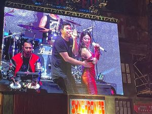 Video: Kala Duet Aldi Taher-Dewi Perssik Bikin Heboh  Synchronize Fest 2024