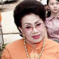Aktris senior Ida Kusumah menghembuskan nafas terakhir saat sedang istirahat tidur di lokasi syuting sinetron Cinta Fitri pada 25 November 2010. Sempat dilarikan ke Rumah Sakit Puri Cinere, Ida Kusumah meninggal karena mengalami serangan jantung. Foto: Dok. Instagram