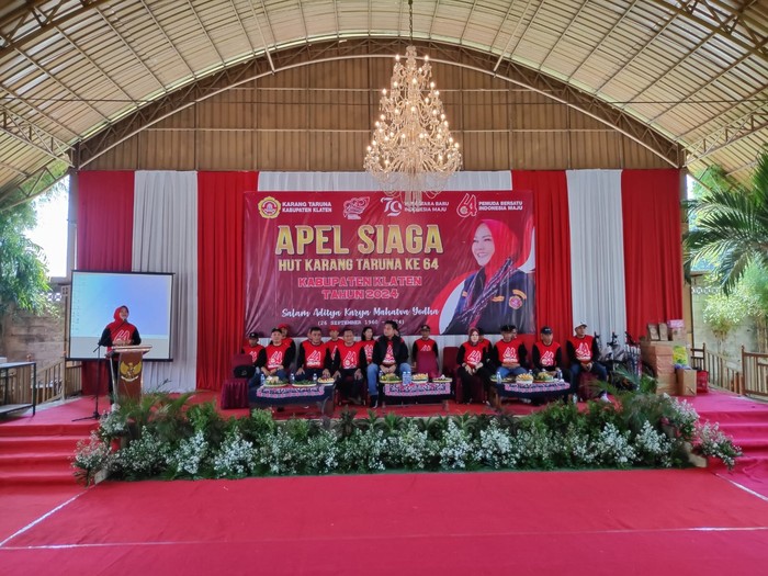 Bupati Klaten, Sri Mulyani, saat menghadiri perayaan HUT ke-64 Karang Taruna di Pedan, Minggu (6/10/2024).