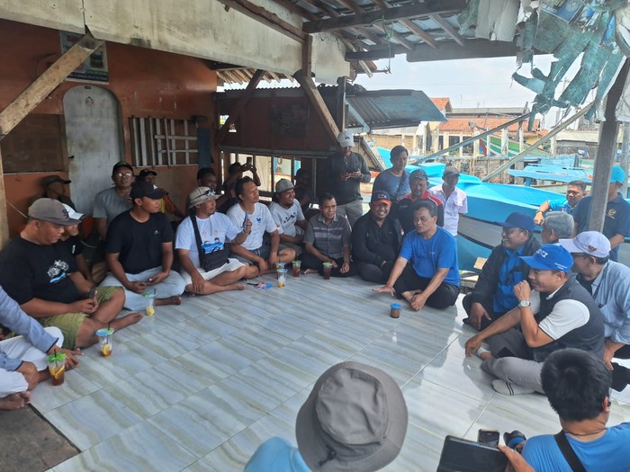 Calon Gubernur Jawa Tengah Ahmad Luthfi blusukan di Tempat Pelelangan Ikan (TPI) Kluwut, Kabupaten Brebes, hari ini.