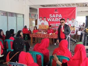 Djarot Ajak Emak-emak Surabaya Dukung Risma-Gus Hans dan Eri-Armuji