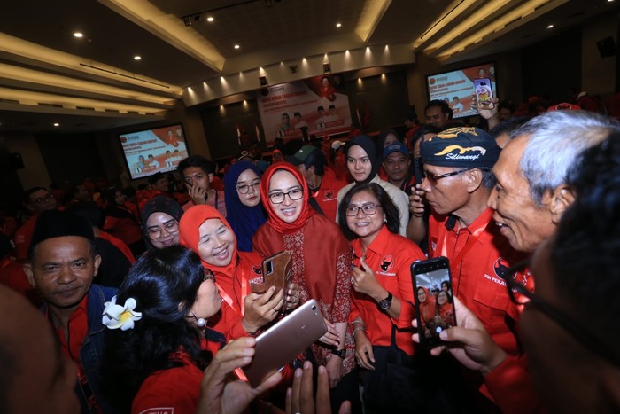 DPC PDI Perjuangan Kota Tangerang menggelar Rapat kerja cabang khusus (Rakercabsus) pemenangan pasangan calon gubernur dan wakil gubernur Banten nomor urut 1 Airin Rachmi Diany-Ade Sumardi.